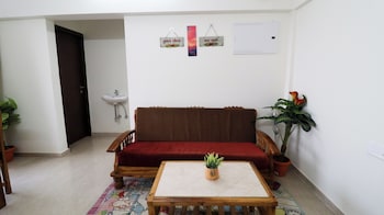 pinaki comfort stay malad near nesco and oberoi mall