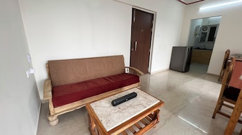 pinaki comfort stay malad near nesco and oberoi mall