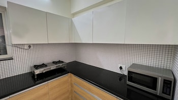 pinaki comfort stay malad near nesco and oberoi mall