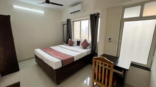 Pinaki Comfort Stay Malad - Near Nesco & Oberoi Mall,,3 star