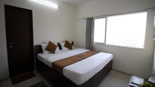 Pinaki Comfort Stay Malad - Near Nesco & Oberoi Mall,,3 star