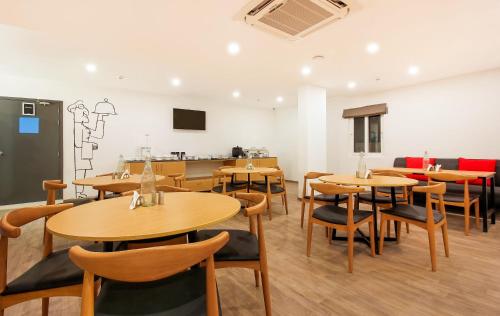 super townhouse the cinco htl near esi hospital