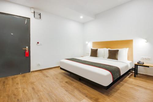 Super Townhouse The Cinco Htl Near Esi Hospital,,4 star