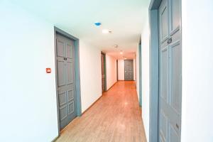 super townhouse dilshad garden near dilshad garden metro station