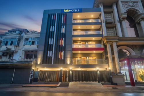 super townhouse dilshad garden near dilshad garden metro station
