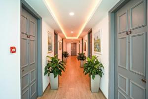 super townhouse dilshad garden near dilshad garden metro station