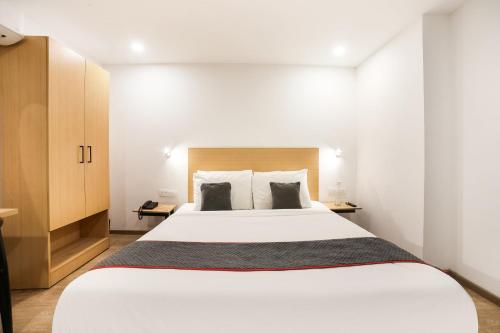 Super Townhouse Dilshad Garden Near Dilshad Garden Metro Station,,4 star