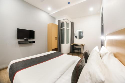 Super Townhouse Dilshad Garden Near Dilshad Garden Metro Station,,4 star