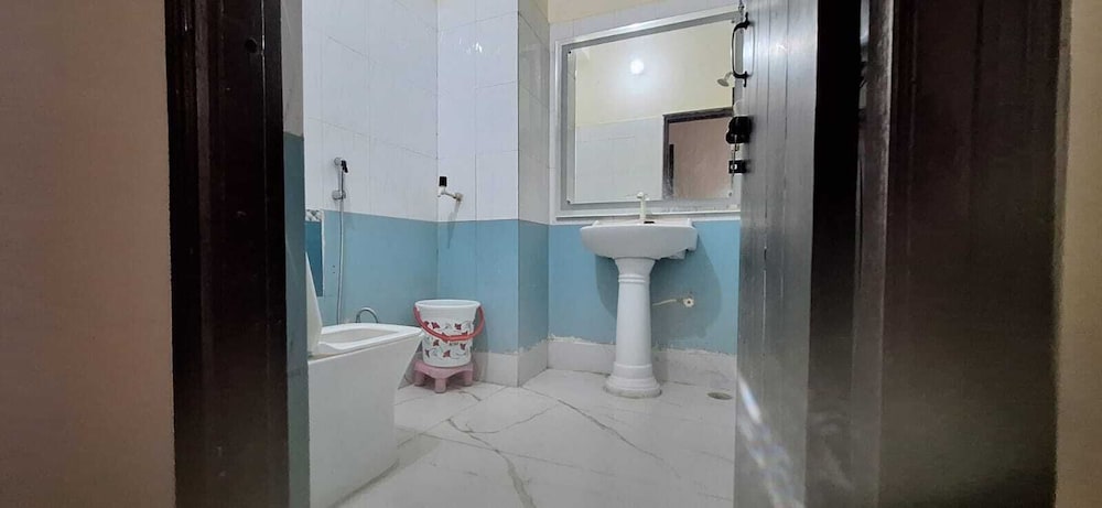 nancy paradise hotel