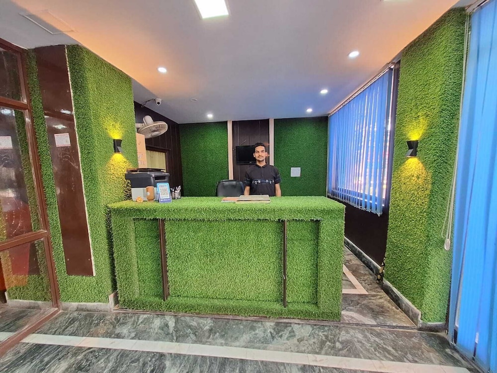 nancy paradise hotel