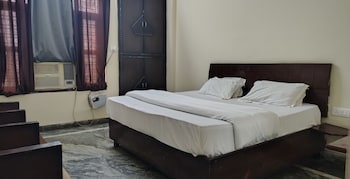 nancy paradise hotel