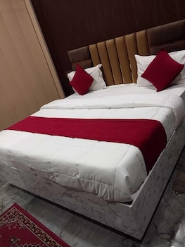 nancy paradise hotel