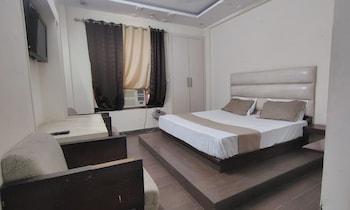 nancy paradise hotel