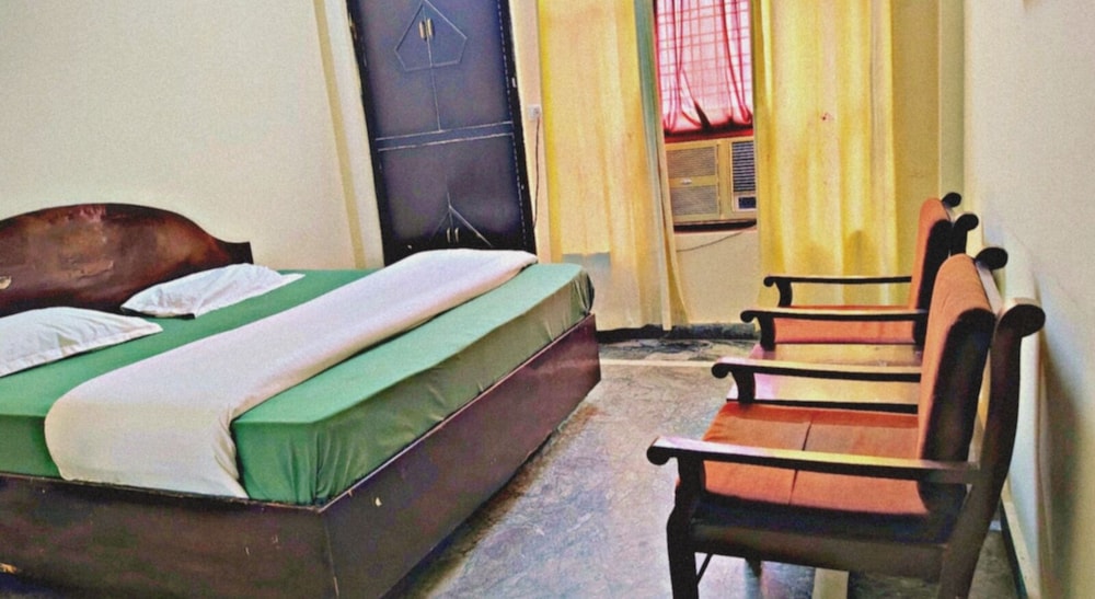 nancy paradise hotel