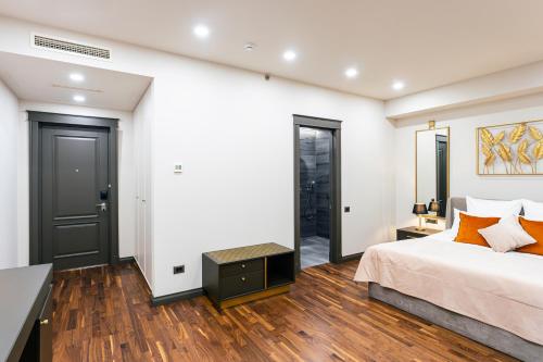 metropol club house