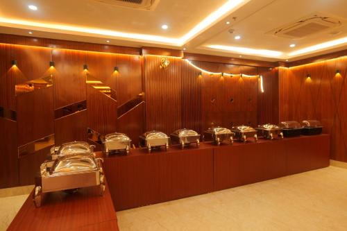 hotel mantavya varanasi near temple