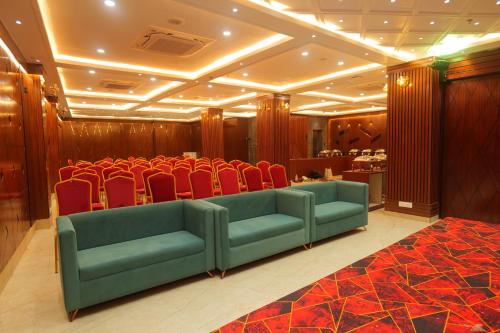 hotel mantavya varanasi near temple