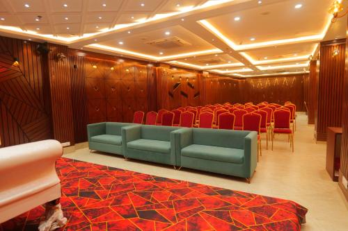 hotel mantavya varanasi near temple