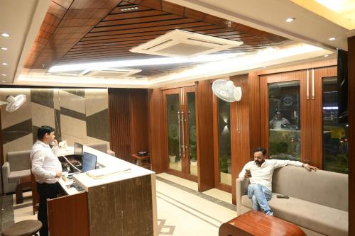 hotel mantavya varanasi near temple