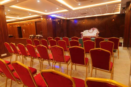 hotel mantavya varanasi near temple