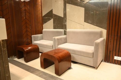 hotel mantavya varanasi near temple