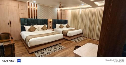 hotel mantavya varanasi near temple