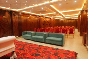 hotel mantavya varanasi near temple