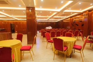 hotel mantavya varanasi near temple