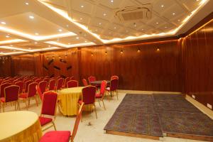 hotel mantavya varanasi near temple