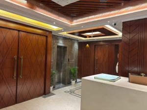 hotel mantavya varanasi near temple