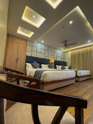 hotel mantavya varanasi near temple