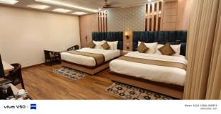 hotel mantavya varanasi near temple