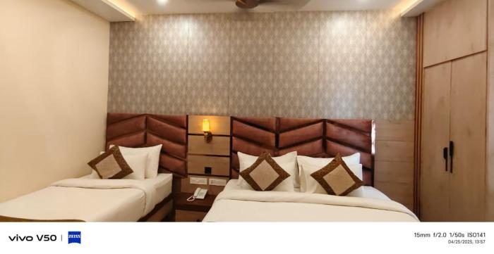 hotel mantavya varanasi near temple