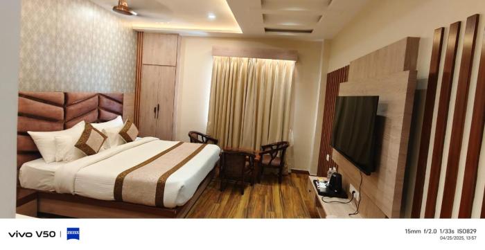 hotel mantavya varanasi near temple