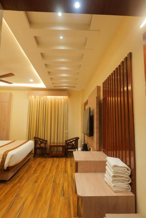hotel mantavya varanasi near temple