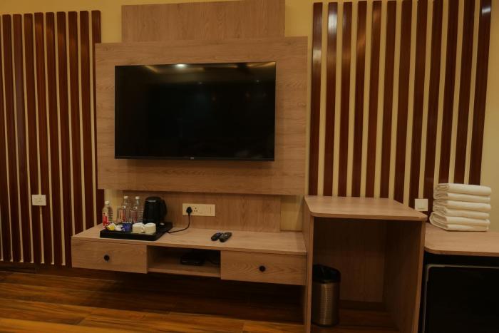 hotel mantavya varanasi near temple