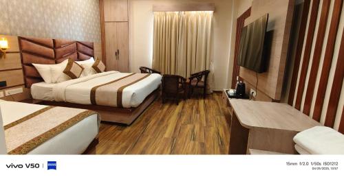 hotel mantavya varanasi near temple