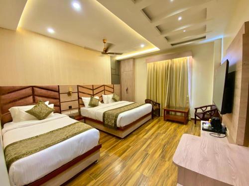 hotel mantavya varanasi near temple