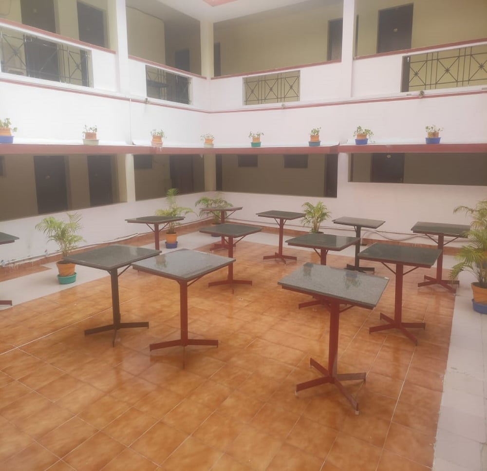 hotel st thomas international centre