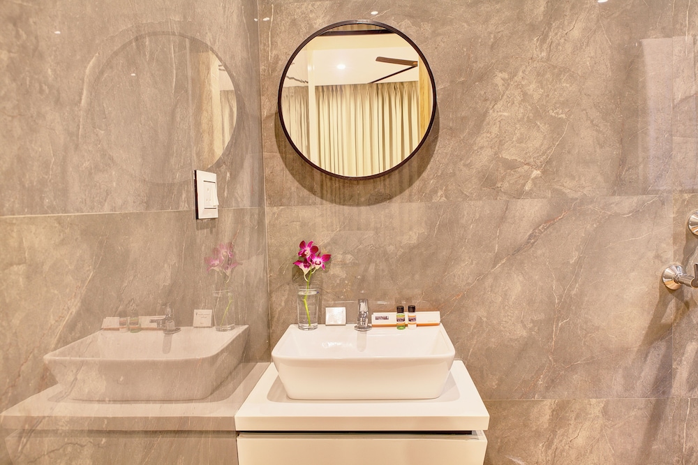 gateway transit hotel