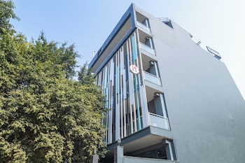 housr malibu town sohna road sector 47