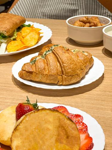 Housr Golf Course Road Phase 1 Metro,,3 star