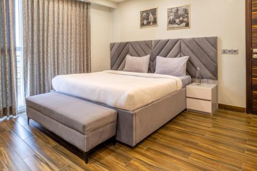 Housr 2 Bhk Apartment Sector 41 Gurgaon,,3 star