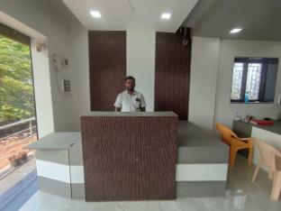 hotel pooja inn and restauants and lodge