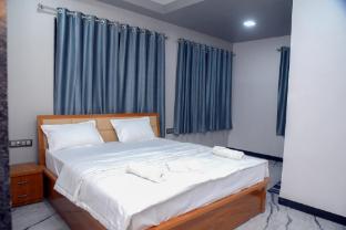 hotel pooja inn and restauants and lodge