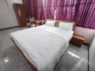 hotel pooja inn and restauants and lodge