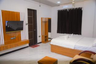 hotel pooja inn and restauants and lodge