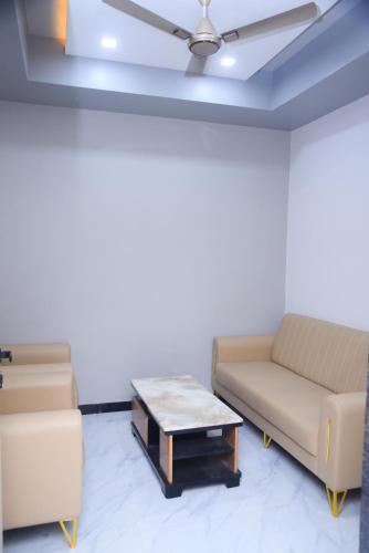 hotel pooja inn and restauants and lodge