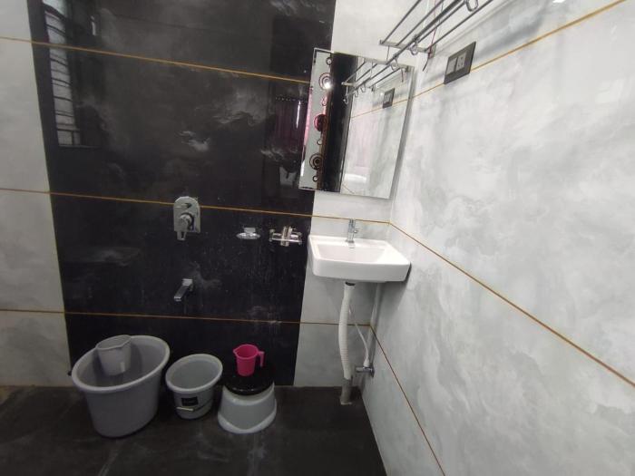 hotel pooja inn and restauants and lodge