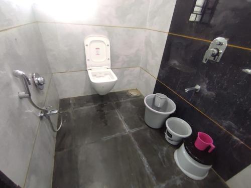 hotel pooja inn and restauants and lodge